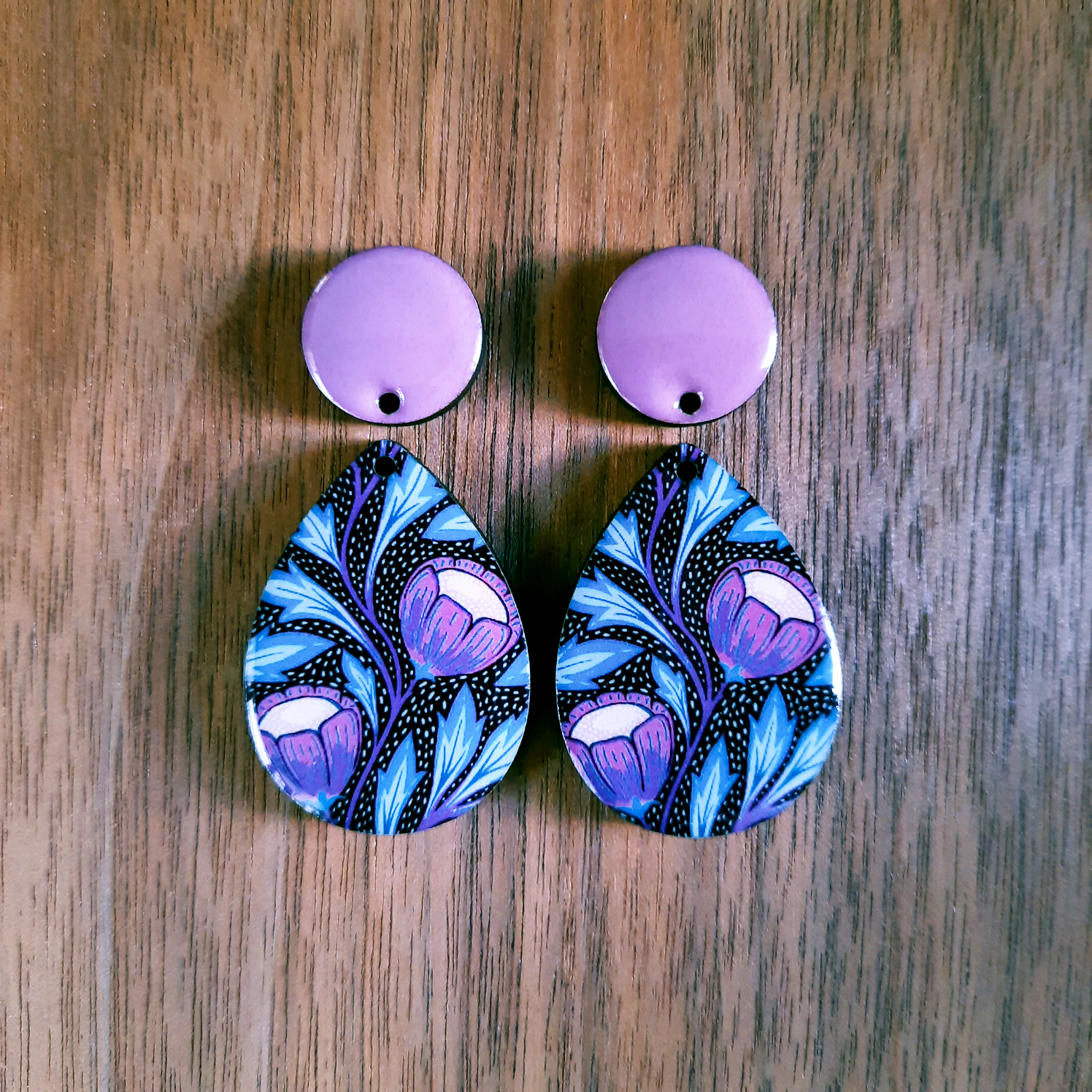 Black_With_Purple_Flower_Drop_Epoxy_Earrings_Pink_Connector